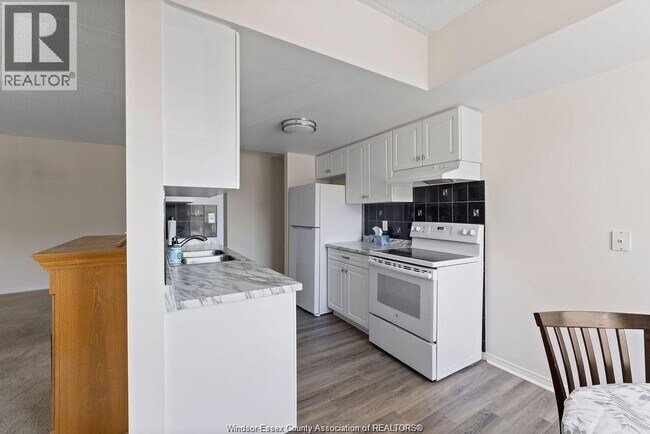 Photo du bâtiment - 8335 Wyandotte St E