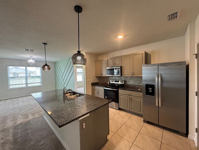 Foto del edificio - 3BD/2BA Modern Florida Home Living Reimagined — Solar-Powered Elegance Near I-95 in Edgewater! FU...