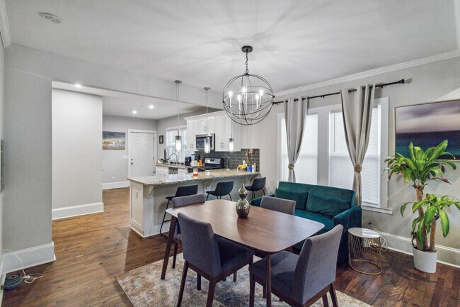 Foto del edificio - Room in House on Donnelly Ave SW
