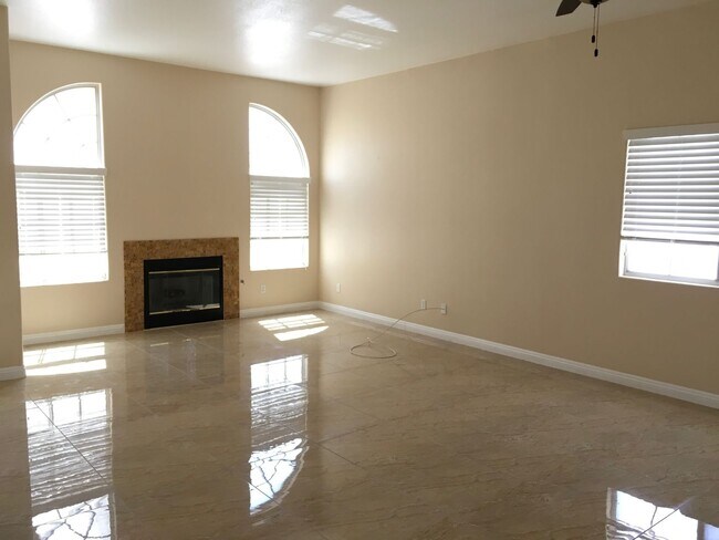 Building Photo - Great single-story home, 3brms, 2bath, 2crg.