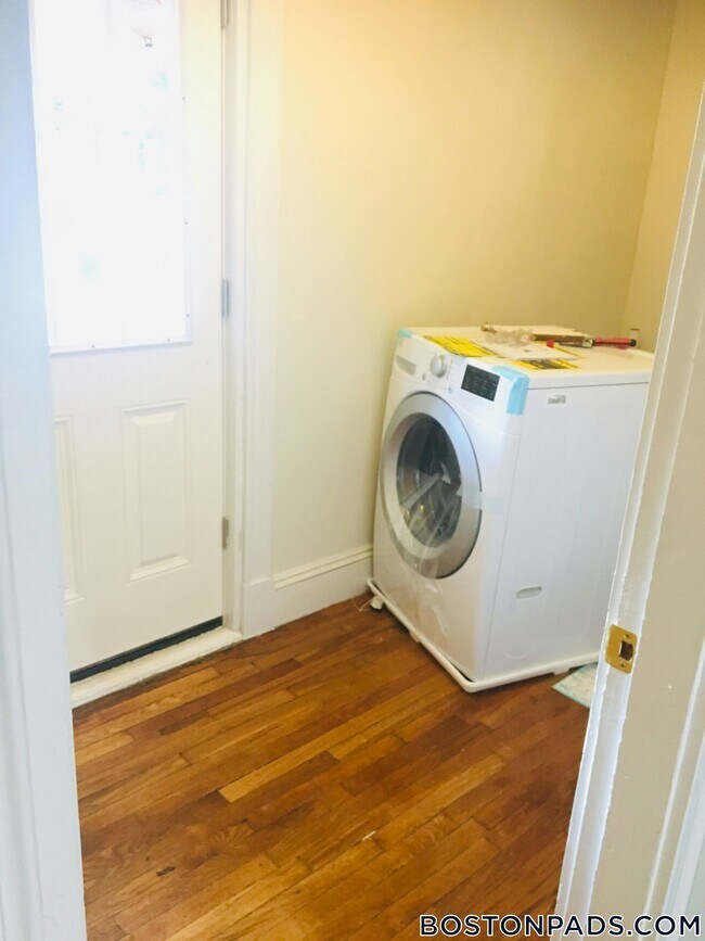 Foto del edificio - 12 Logan St