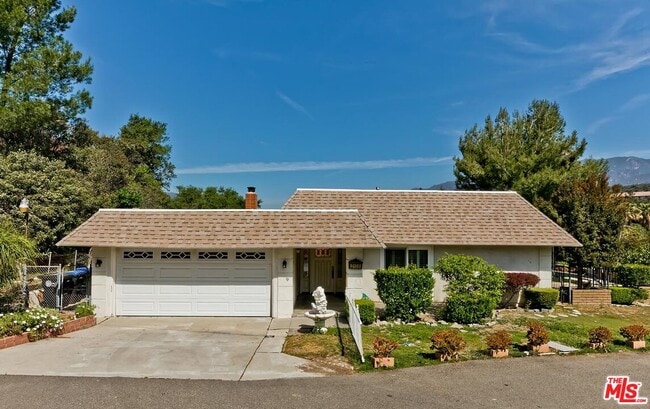 Building Photo - 2108 El Arbolita Dr