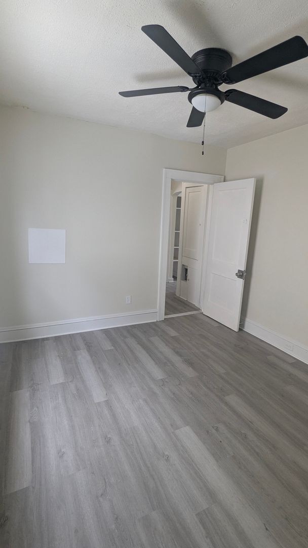 Foto del edificio - 3049 W 116th St