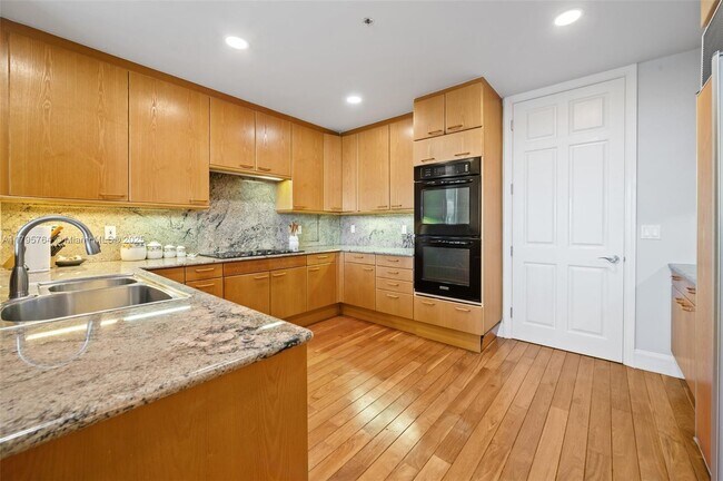 Building Photo - 13643 Deering Bay Dr
