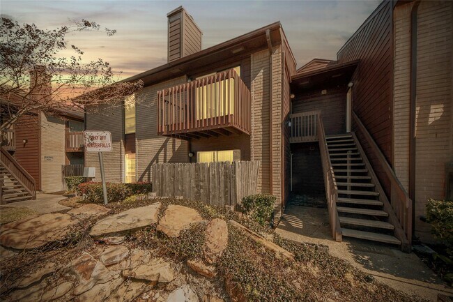 Foto del edificio - 12905 Woodforest Blvd