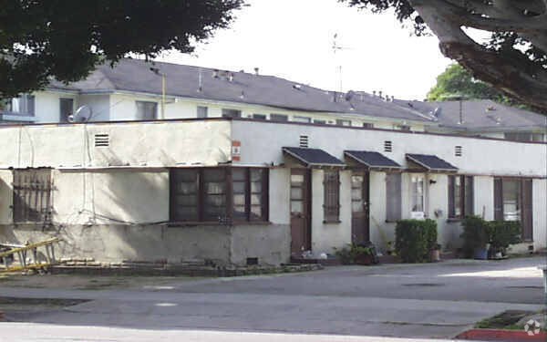 Primary Photo - 2423 Centinela Ave