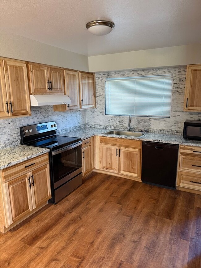 Building Photo - 596 Smithridge Park