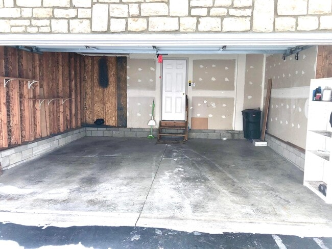 Building Photo - 2916 Abbey Knoll Dr