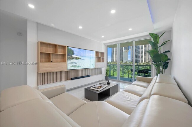 Foto del edificio - 19370 Collins Ave