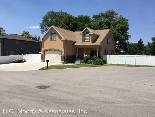 Building Photo - 5 br, 2.5 bath House - 558 W. 1700 S.