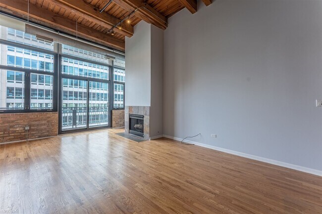 Building Photo - 2 br, 2 bath Condo - 521 W Superior St Uni...