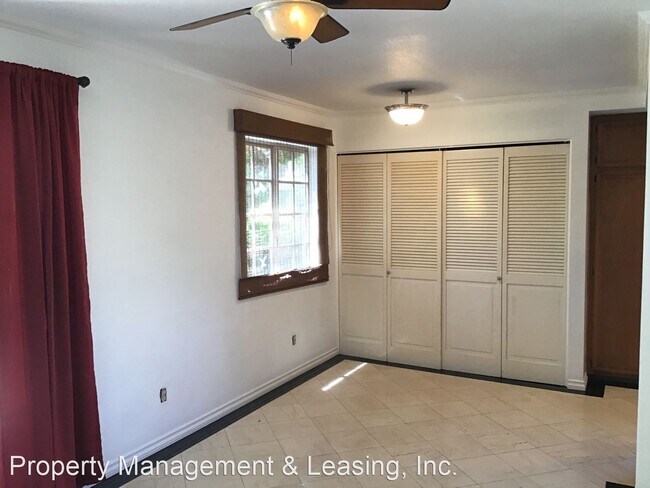 Foto del edificio - 730 Breeze Hill Rd