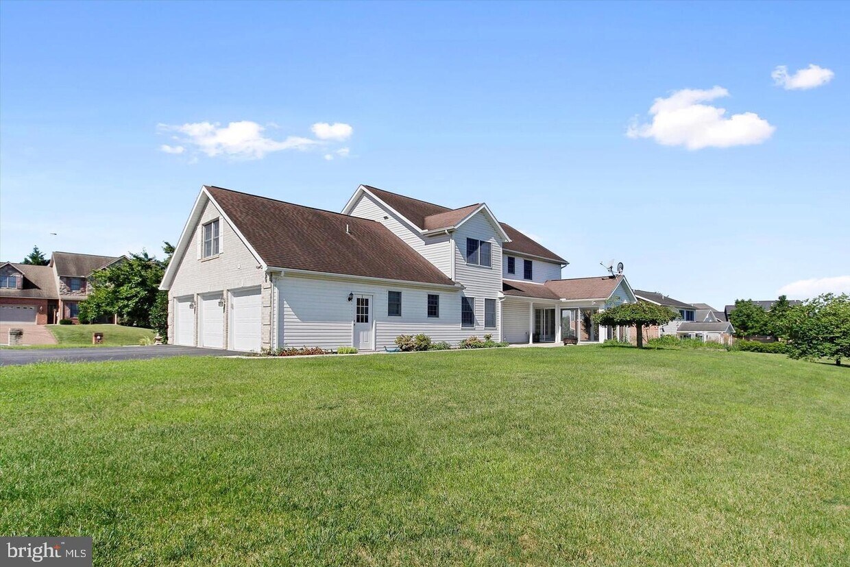 201 Sunbrook Dr, Chambersburg, PA 17201 House Rental in Chambersburg