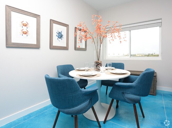 1BR, 1BA 868SF - Dining Room - The Waterfront