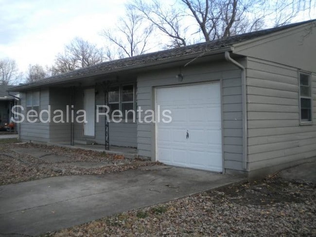 Building Photo - 3 bedroom, 1 bath home in great neighborhood.