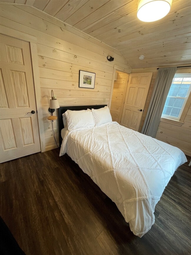 Building Photo - 13 Autumn Ln