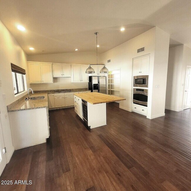 Foto del edificio - 8329 E San Simon Dr