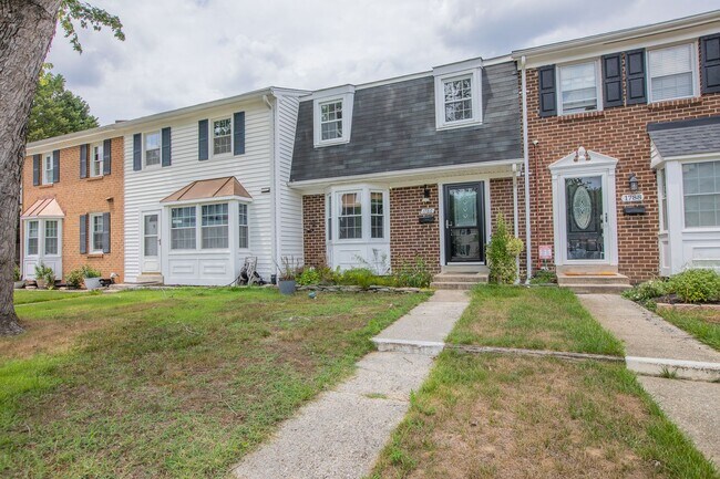 Building Photo - Gorgeous 3 BR/2.5 BA Townhome in Crofton!