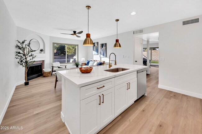 Foto del edificio - 8876 W Bluefield Ave