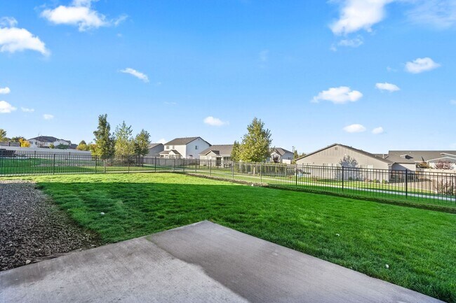 Building Photo - 4 Bedroom, 2 Bath & 3 Car Garage!