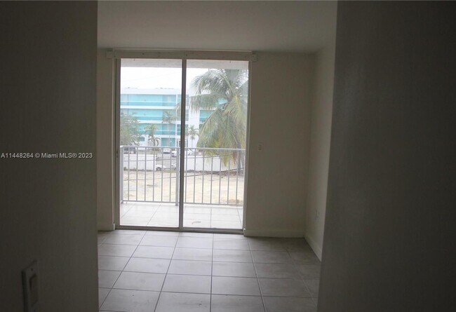 Foto del edificio - 650 NE 64th St