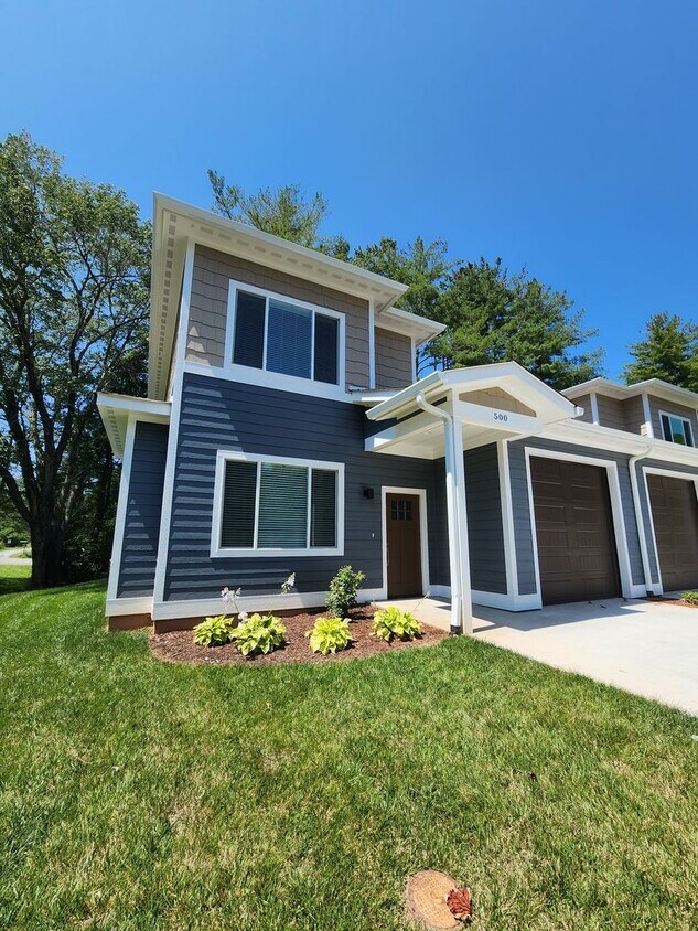 500 Magnolia Creek Ln, Black Mountain, NC 28711 House Rental in Black