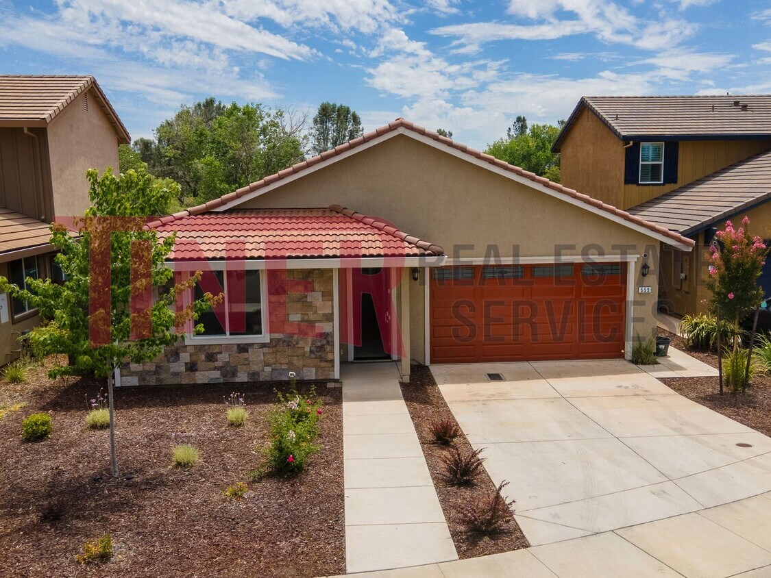 Primary Photo - Gorgeous Folsom 3 Bedroom with views