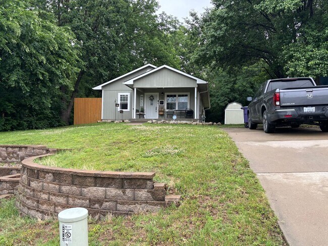 Foto del edificio - Beautiful Ogden home close to Fort Riley!