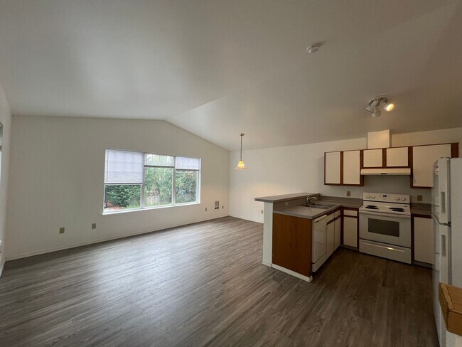 Foto del edificio - 4 Bed 2 Bath 2 Car Garage Unit Close to WWU and Fairhaven