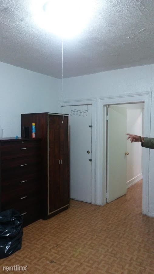 Foto del edificio - 242 Montrose Ave