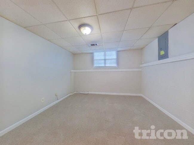 Building Photo - 41 Collins Way