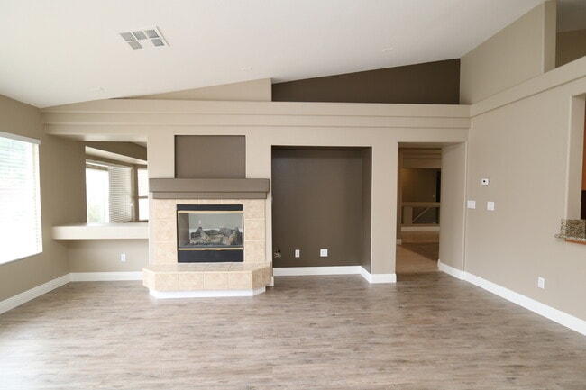 Building Photo - Gorgeous 1 Story Home in Gated Community