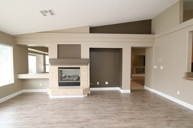 Foto del edificio - Gorgeous 1 Story Home in Gated Community