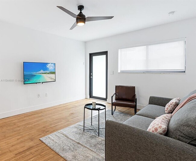 Foto del edificio - 740 SW 9th St