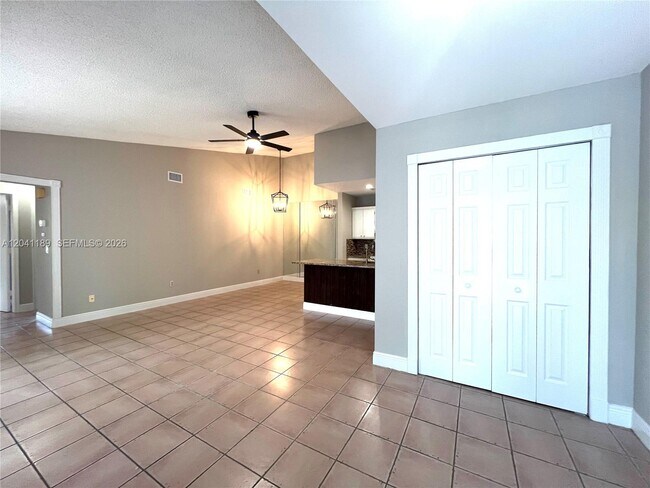 Building Photo - 1077 Goldenrod Rd