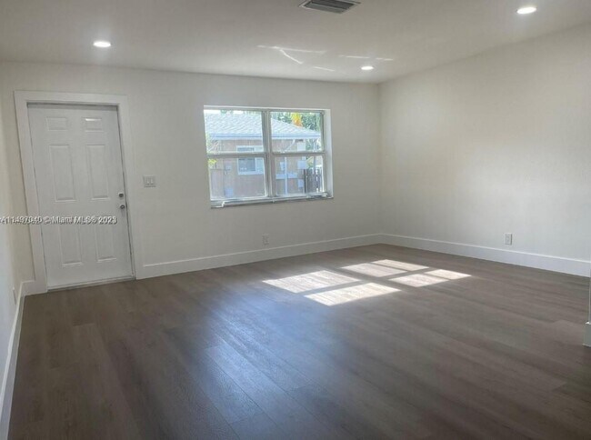 Foto del edificio - 1814 SW 22nd St
