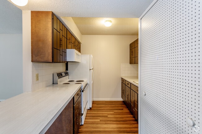 1 habitación, 1 baño - 600 pies cuadrados - Lee Crest Apartments