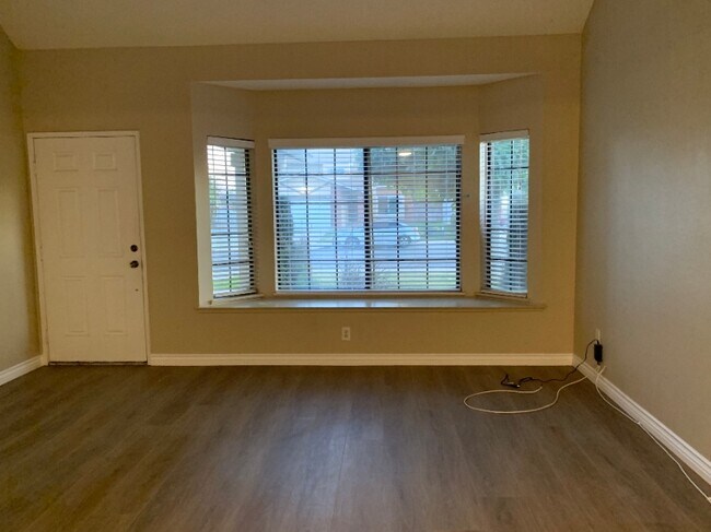 Building Photo - 17950 Buckeye Ct