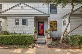 Building Photo - 4932 N Hall St