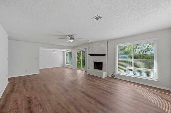 Foto del edificio - 1928 Holly Hill Dr