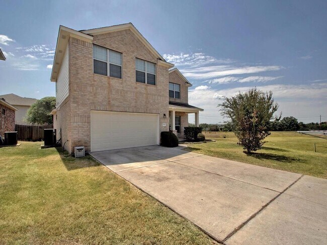 Foto del edificio - 15104 Fernhill Dr