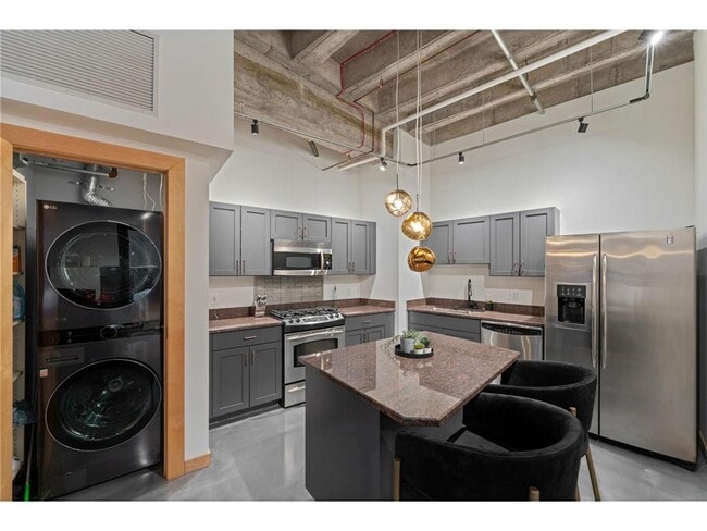 Building Photo - 601 S Marquette Ave