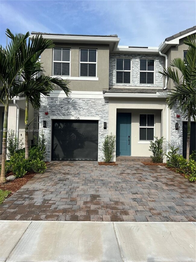 Building Photo - 136 SW 170th Ave