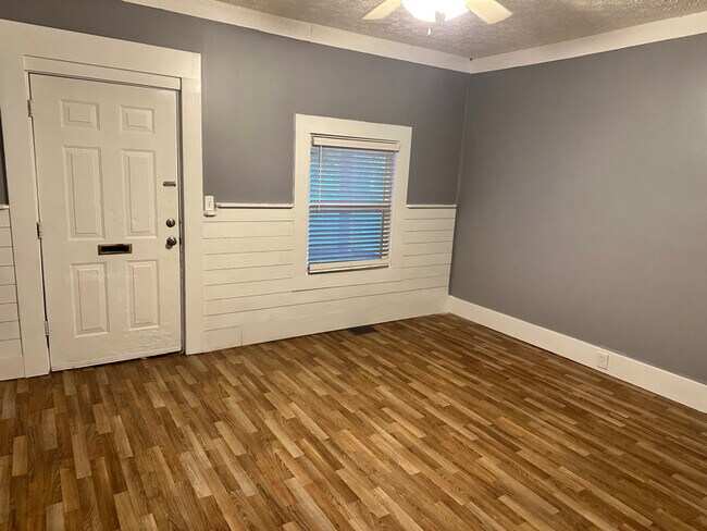 Foto del edificio - 3213 Hale Ave