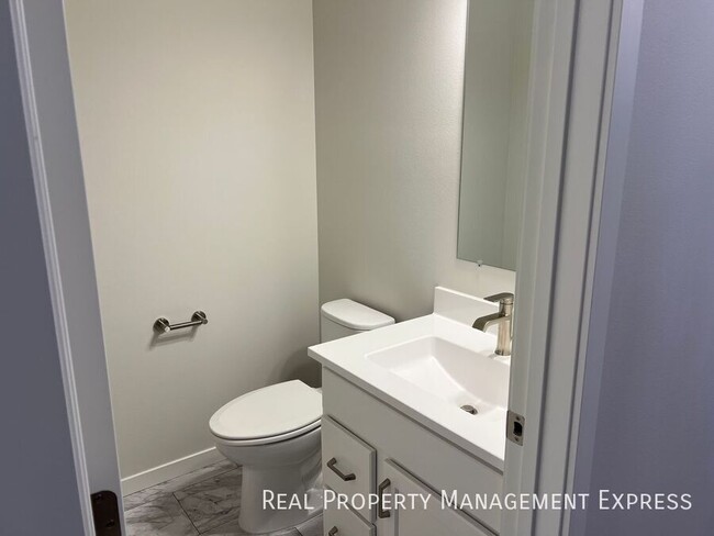 Foto del edificio - Brand New: 3 Bedroom 2.5 Bathroom Townhome