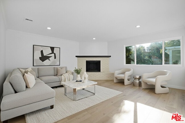 Building Photo - 914 Evergreen St