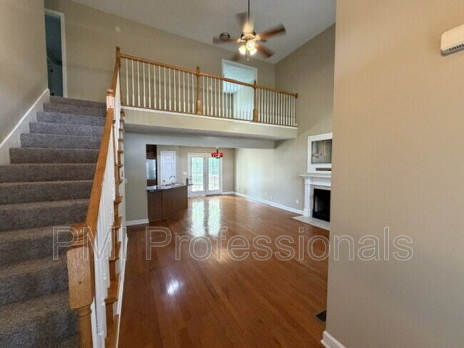 Foto del edificio - 548 Faxon Ct