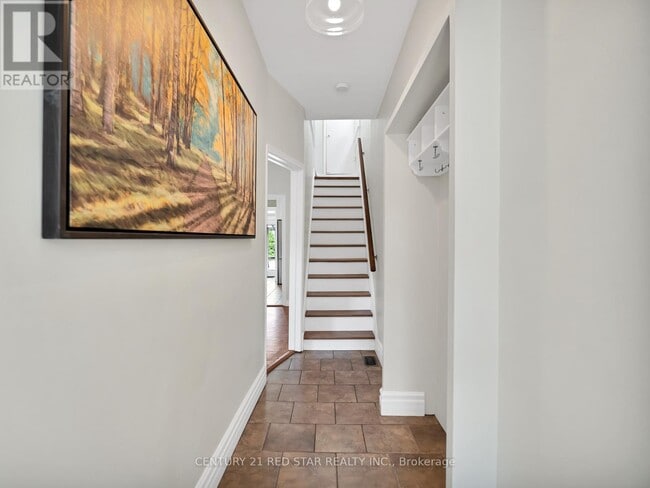 Building Photo - 458 Dundurn St S