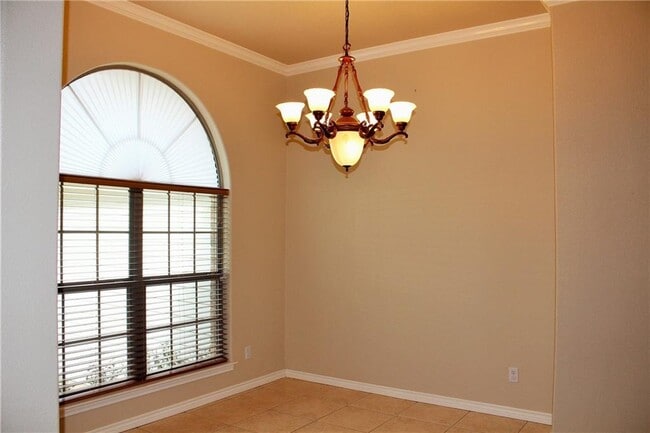 Building Photo - 395 Mauna Loa Ln