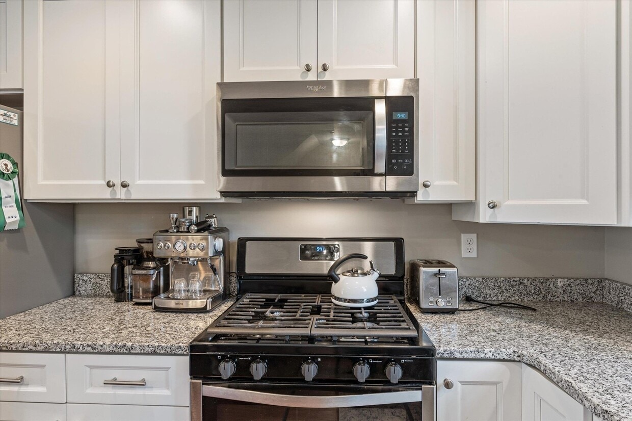 Primary Photo - 38 Perham St